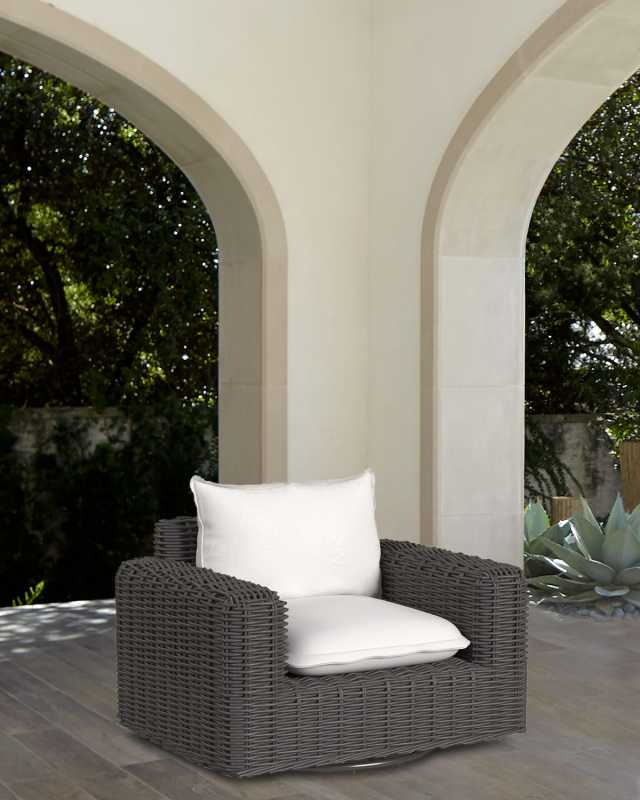 Cabo Outdoor Swivel Club Chair
